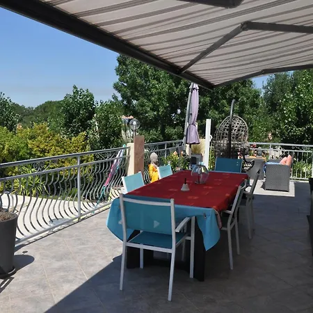 Les 5 Oliviers Bed & Breakfast