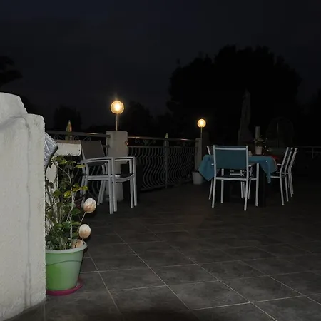 Les 5 Oliviers Bed & Breakfast